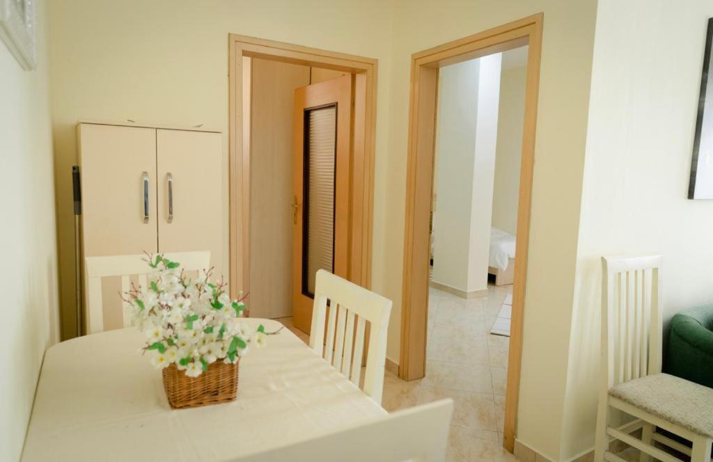 Villa Apartments S&F City Centre Тирана Екстериор снимка
